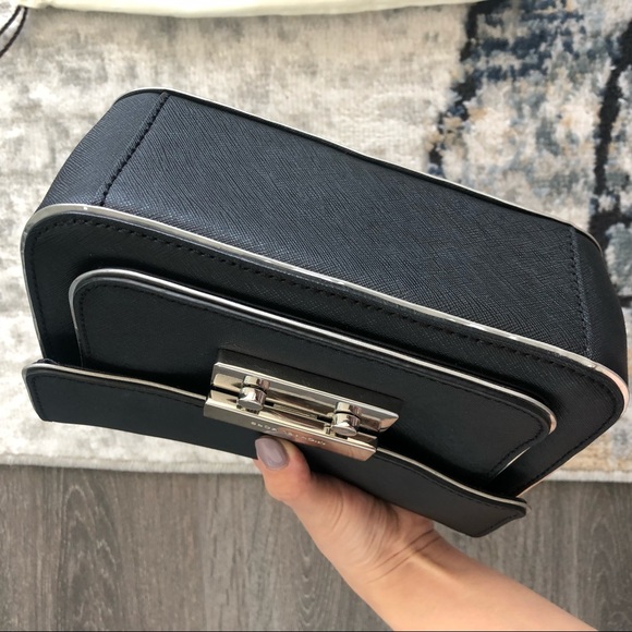 MK shoulder bag/ cross body bag Like New - Picture 2 of 3